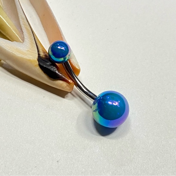 Metallic belly button ring - Picture 2 of 4